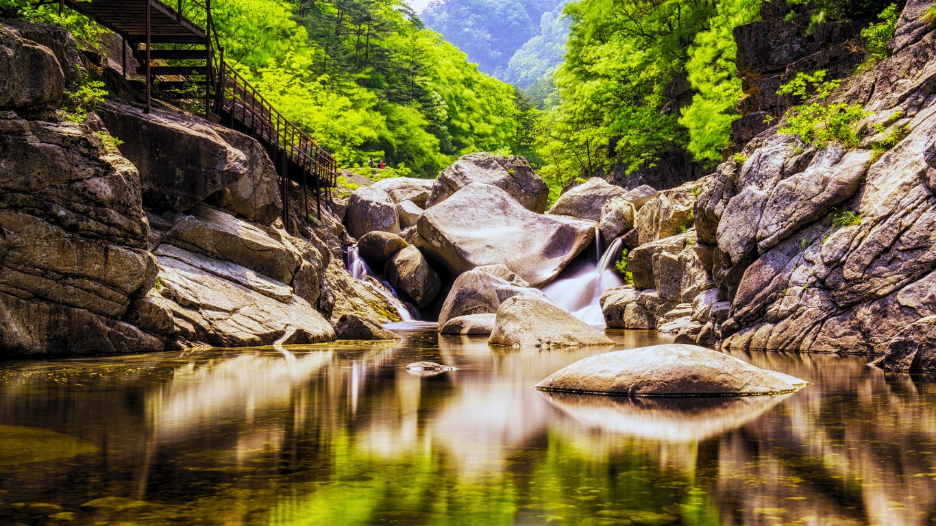 odaesan-national-park-rocks-waterfall-river-view