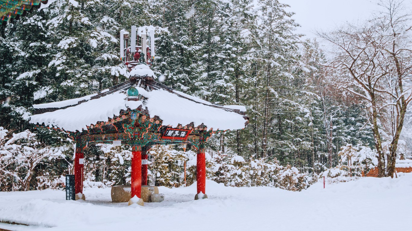 odaesan-national-park-temple-winter-snow