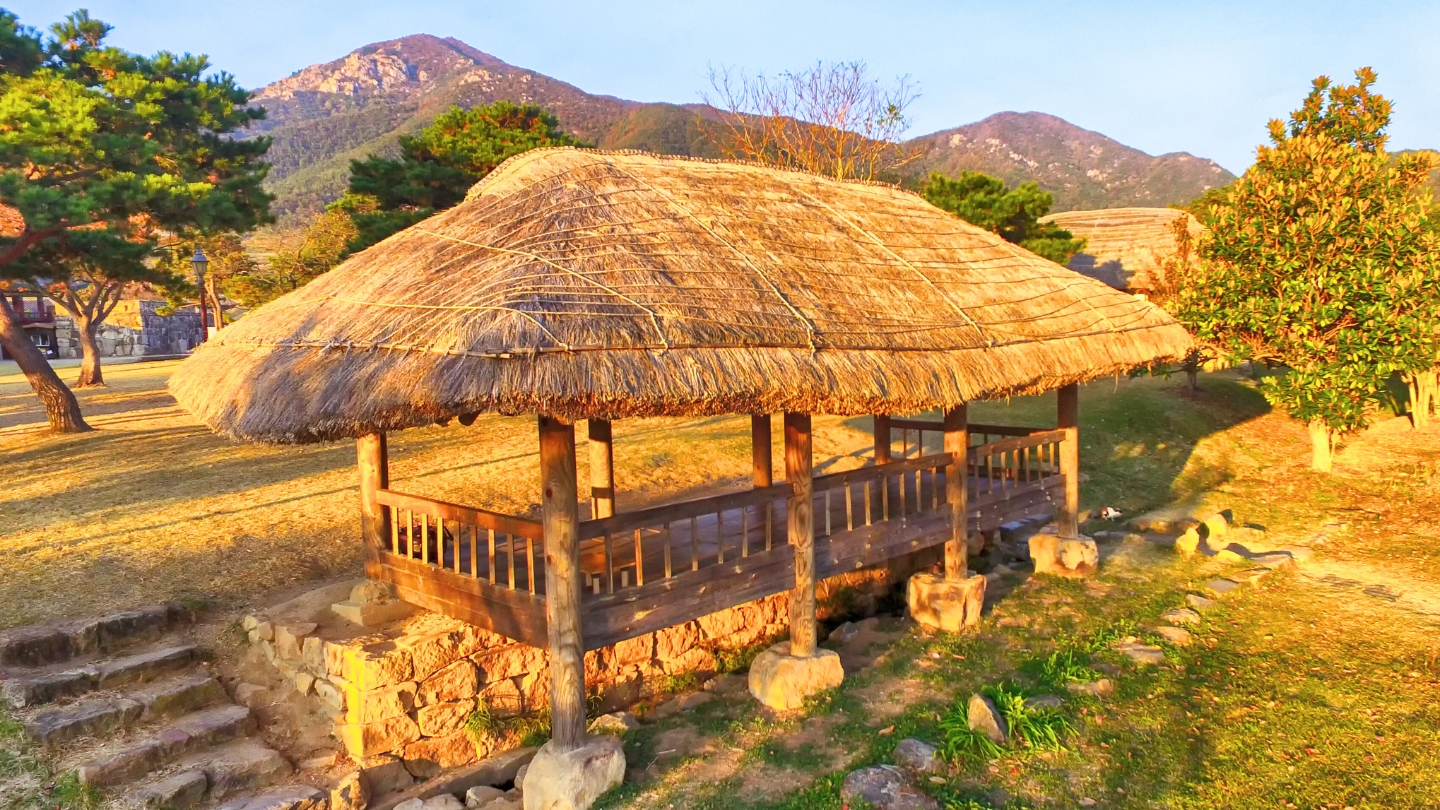 pohang-janggi-eupseong-fortress-traditional-balcony