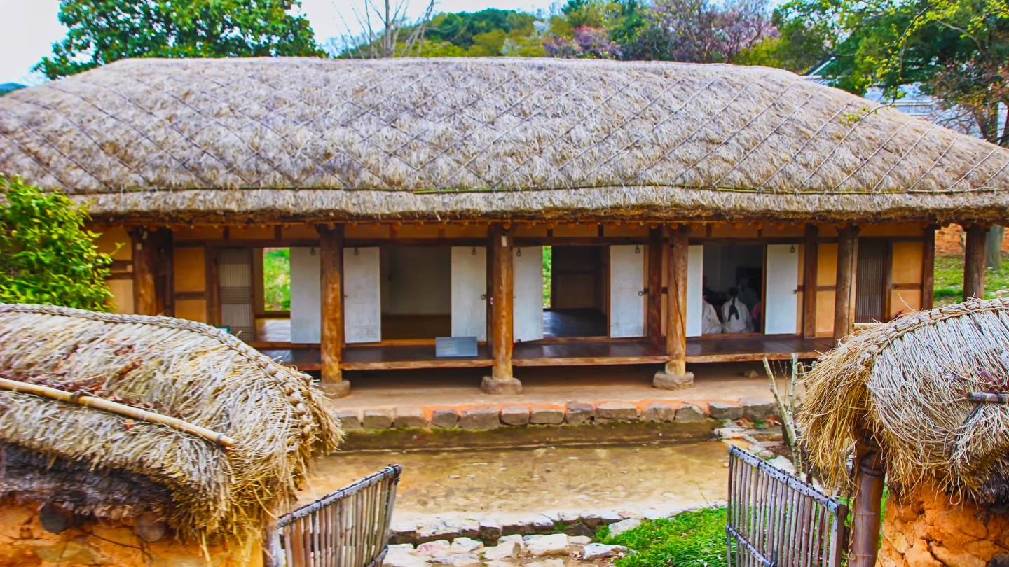 pohang-janggi-eupseong-fortress-traditional-house