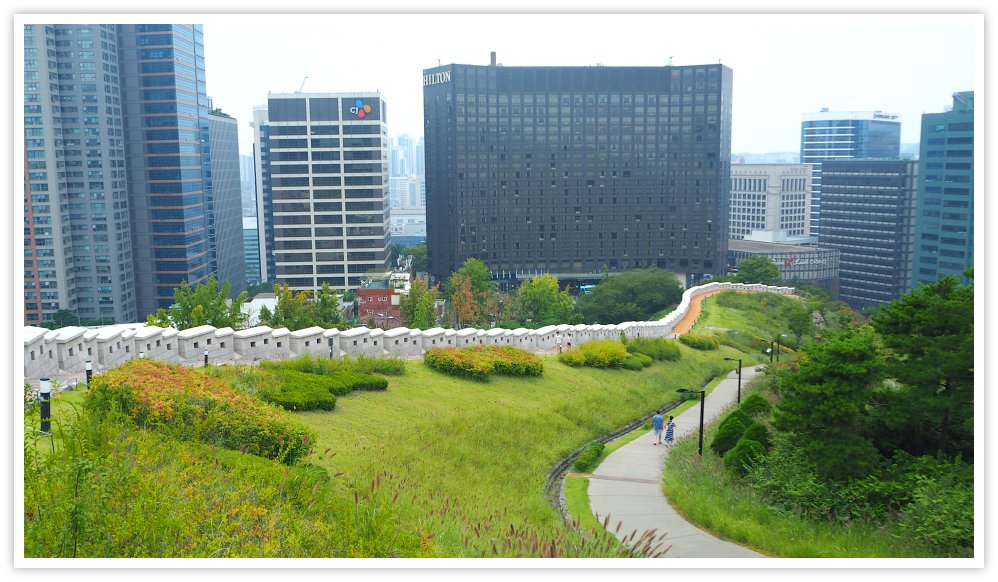 South Korea Hotels Guide page offers the best and affordable accommodations in Korea. Travelers highly starred them its facilities and exciting sites nearby.