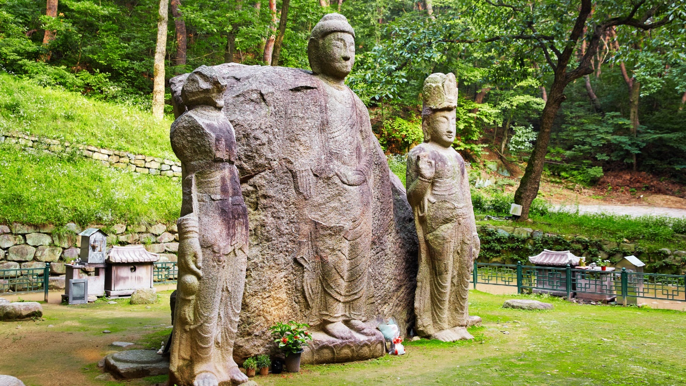 silla-kingdom-stone-artifacts-buddha-statues-gyeongju