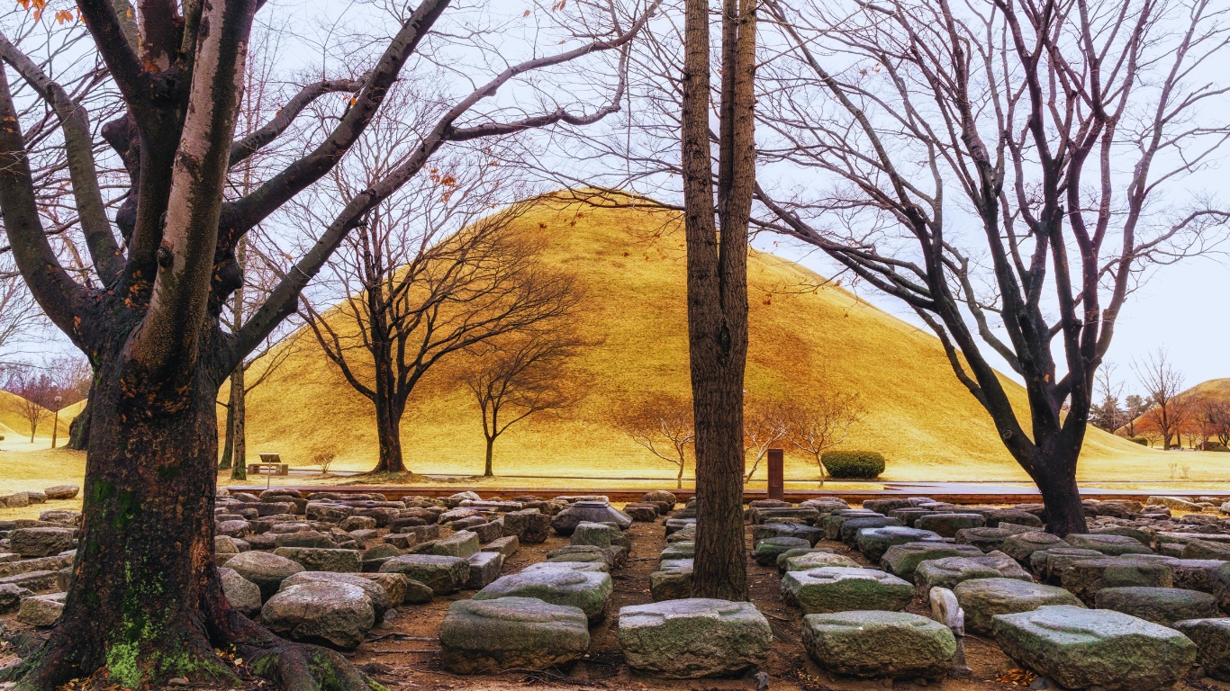 silla-kingdom-stone-building-foundation-mounds-tombs-gyeongju