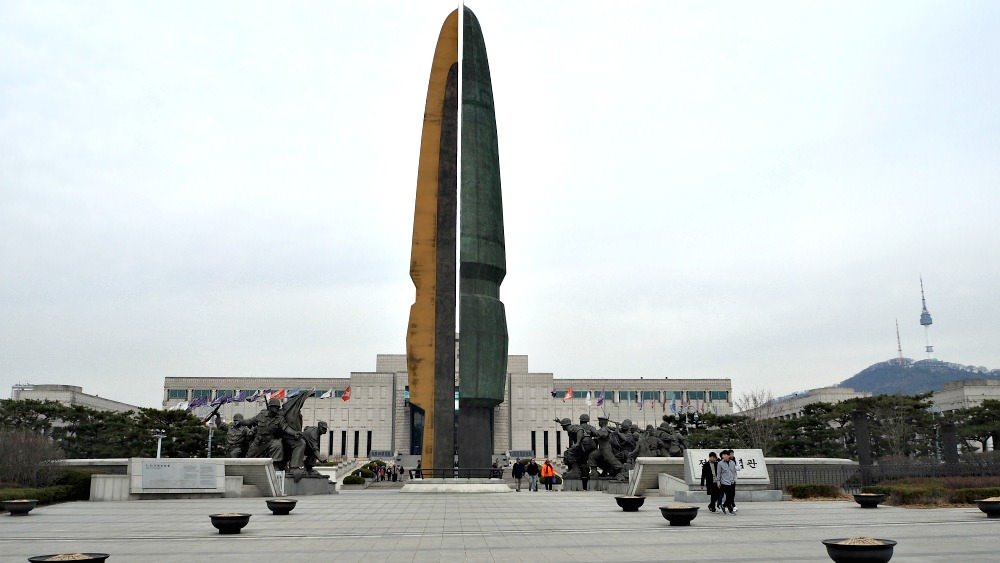 war-memorial-bullet-tower-P3096400