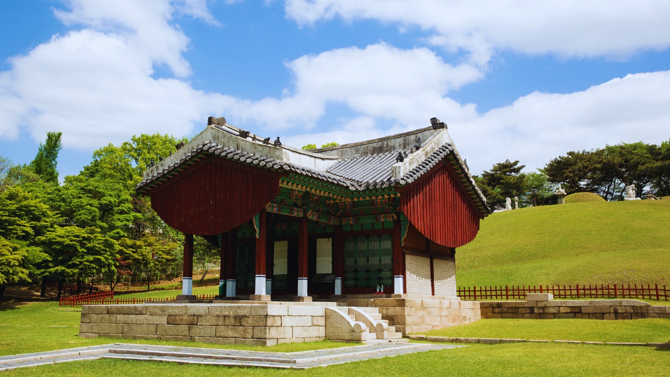 yeonghwiwon-tombs-seoul-korea-1