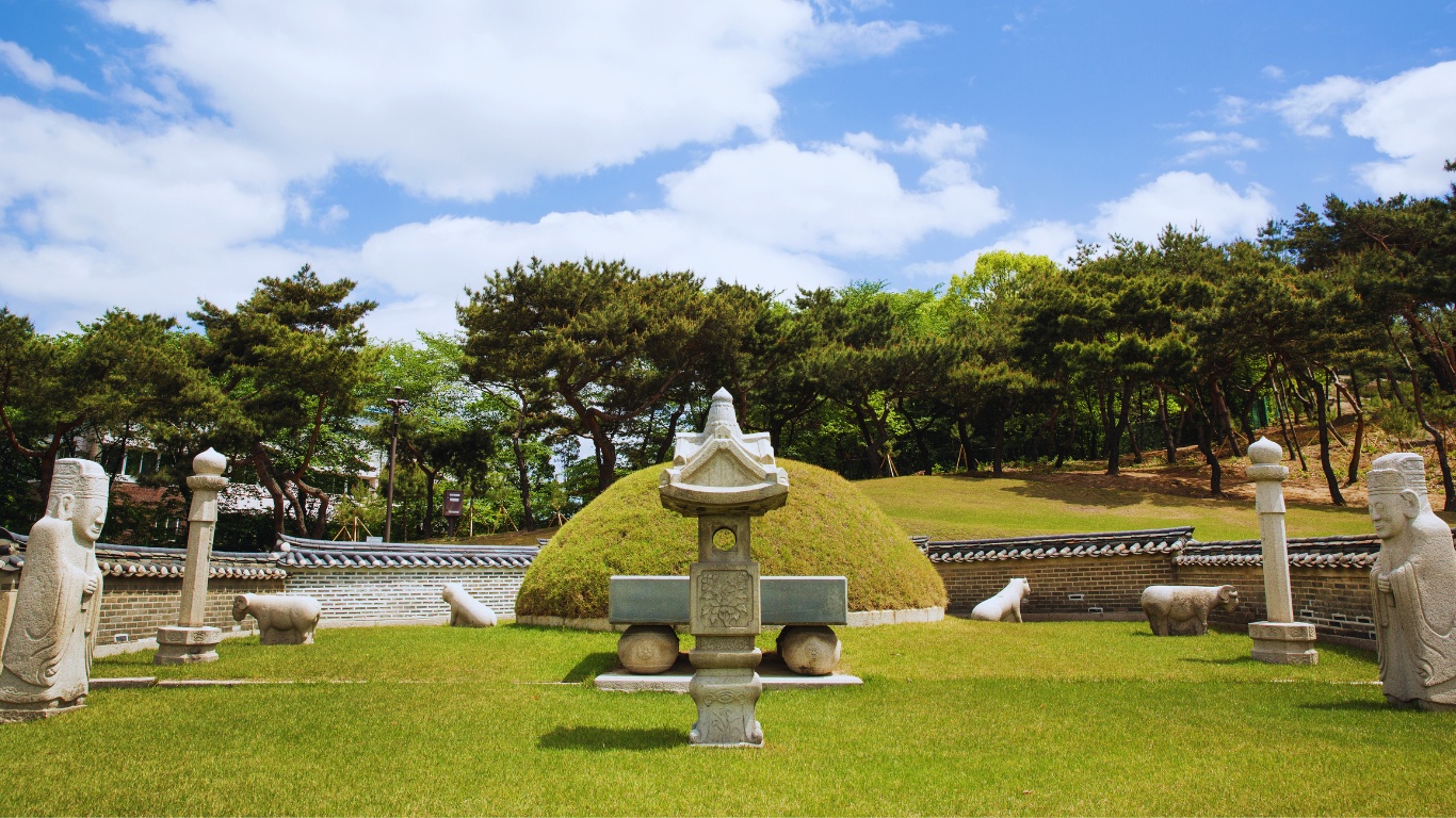 yeonghwiwon-tombs-seoul-korea-2