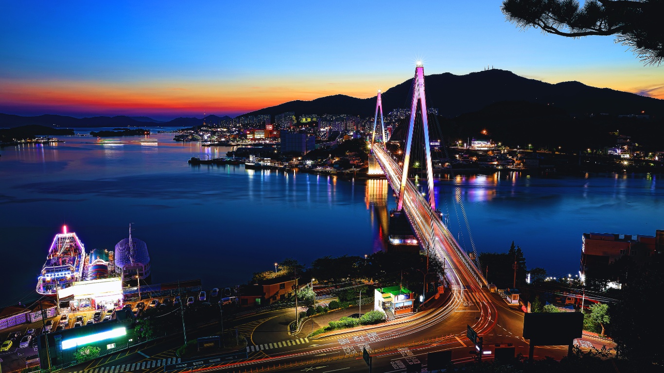 yeosu-city-sea-bridge-night-lights-evening-view