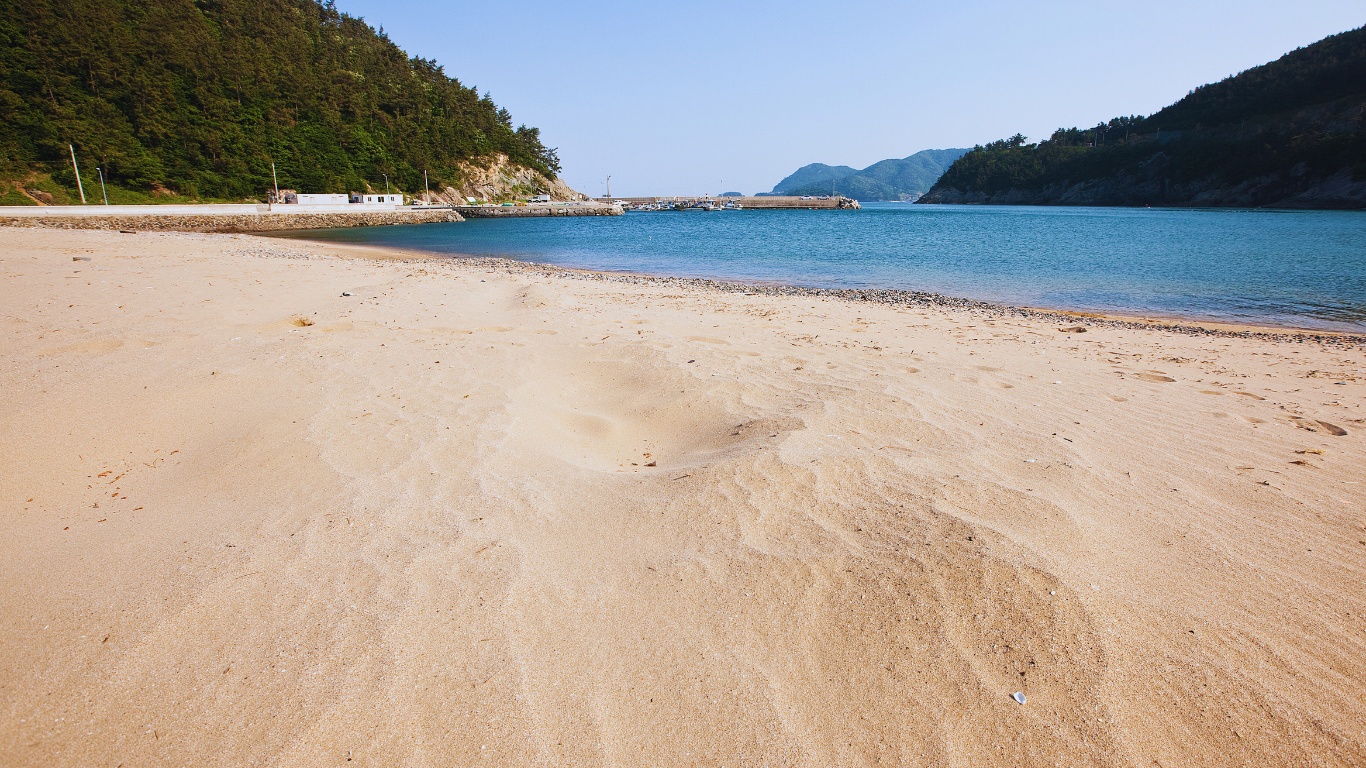 yeosu-city-sea-sandy-beach